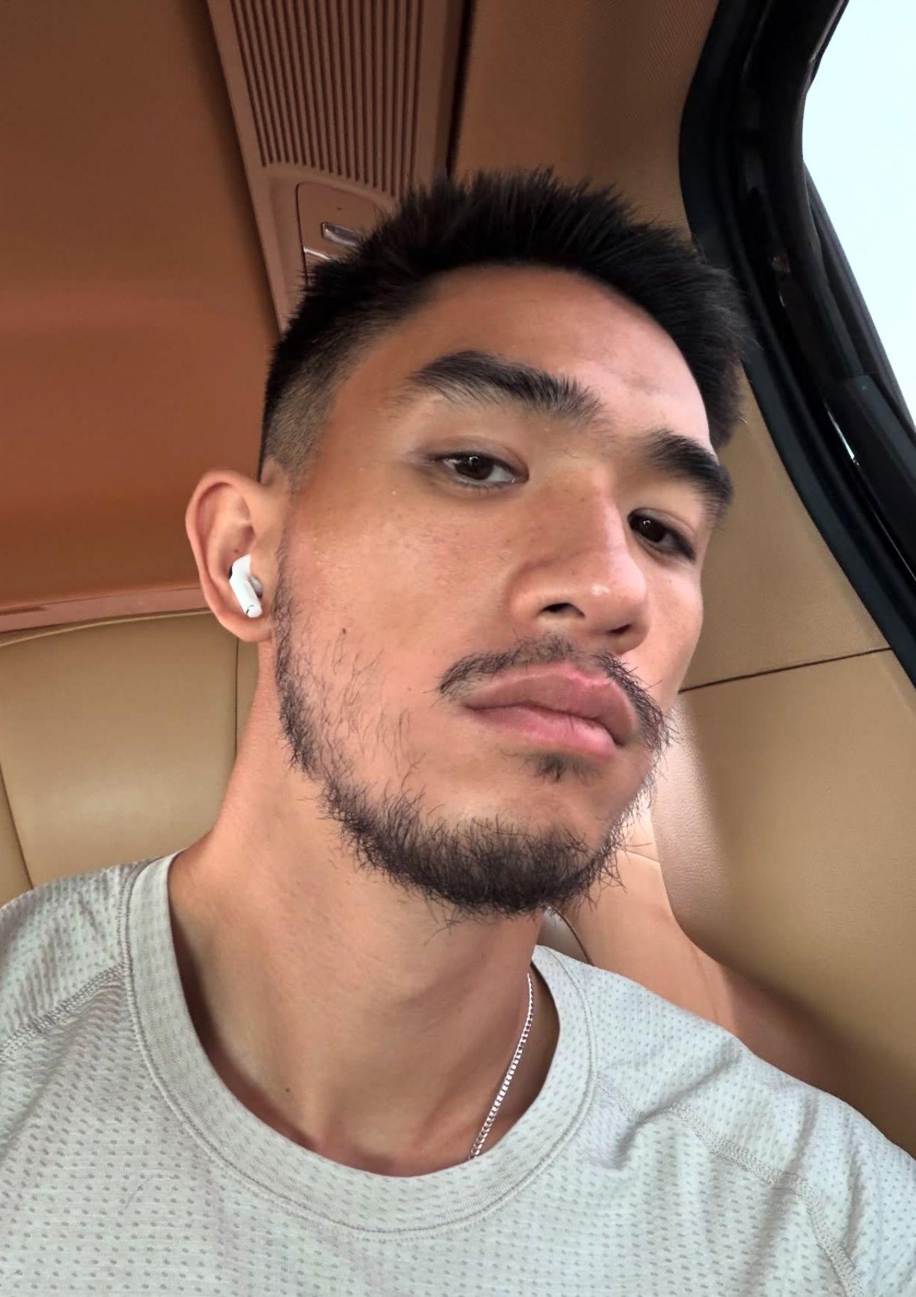 Lynus拍下剪髮過程於網上分享。