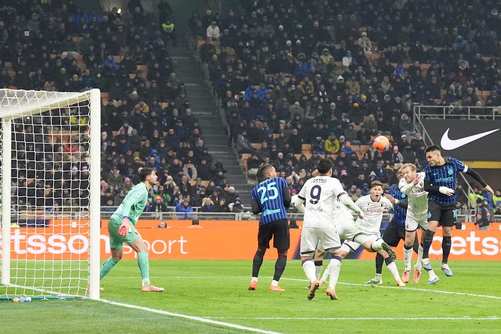 拿達路馬天尼斯為國際米蘭頭入至2:0。(美聯社)