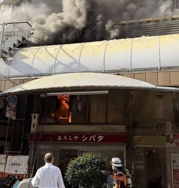 大阪通天閣商業街一間肉類批發公司火警。(網上圖片)