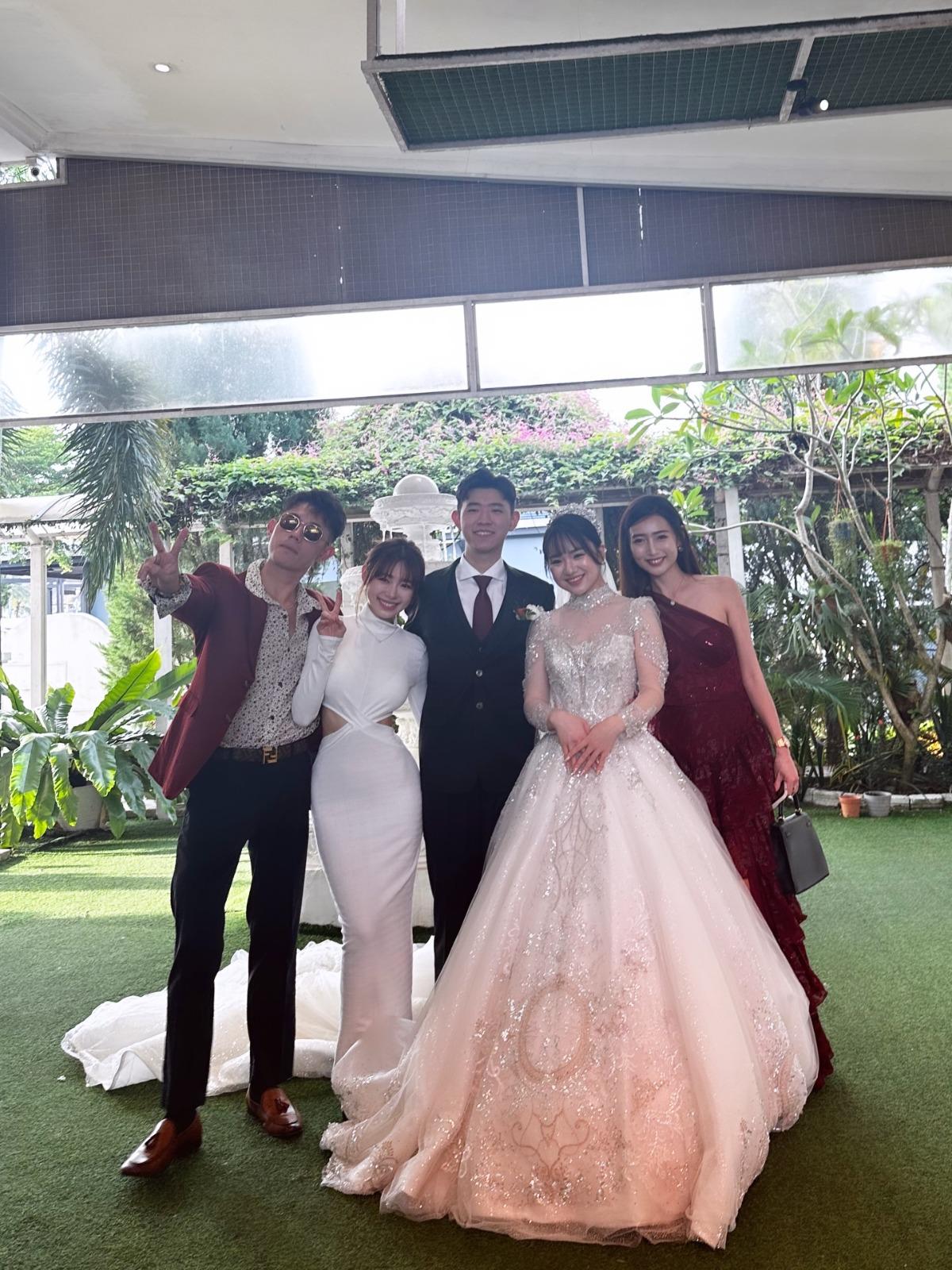 林明禎盛裝出席幼弟婚禮時大合照。