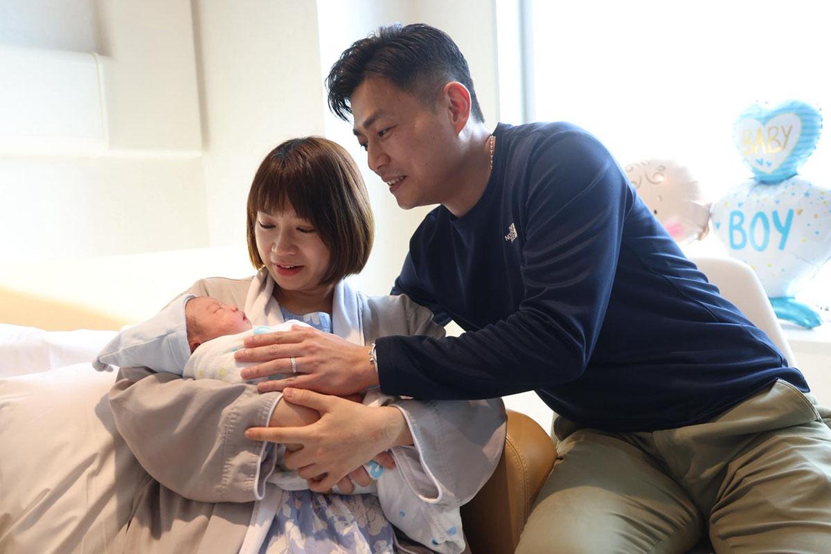 何生何太的兒子成為今年「搶閘」出生的元旦嬰兒。