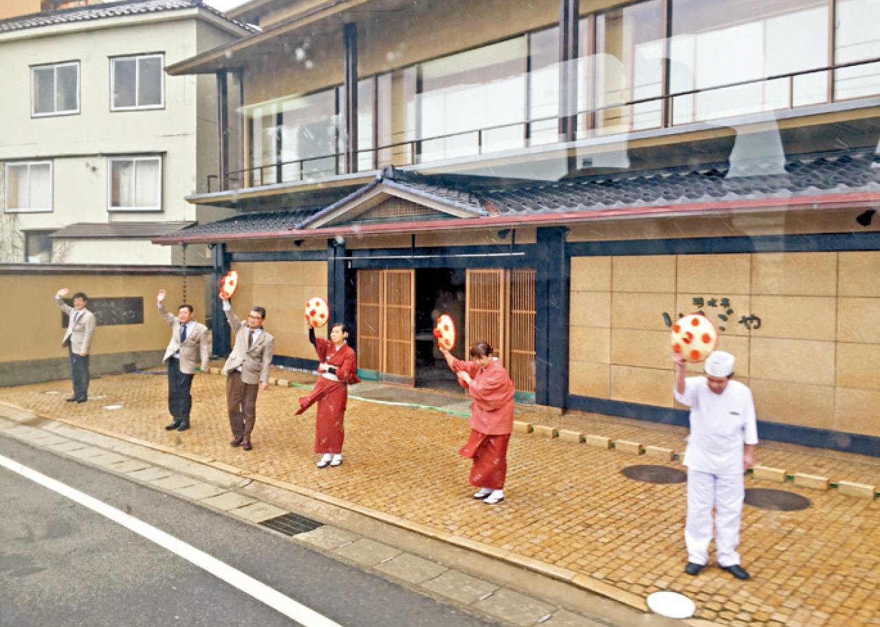 離開時,游水亭いさごや上上下下做足送行禮,真讚。
