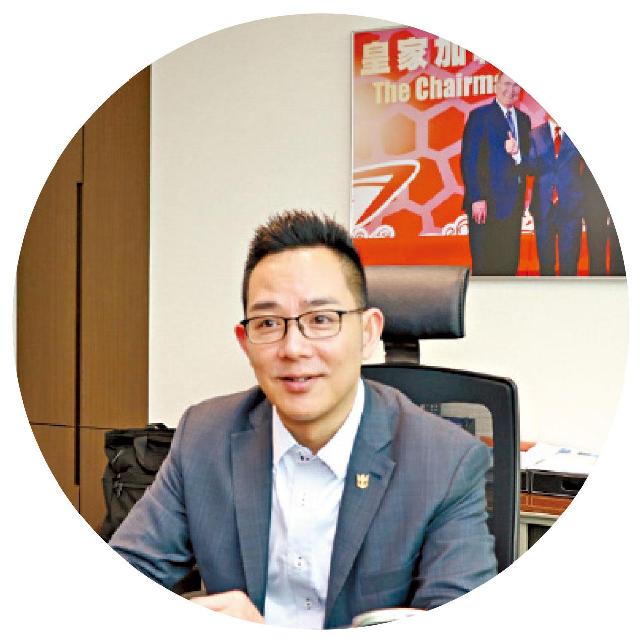 楊博雄(圓圖)指皇家加勒比是首家進駐香港的國際郵輪公司,扭轉港人對郵輪假期的觀念。
