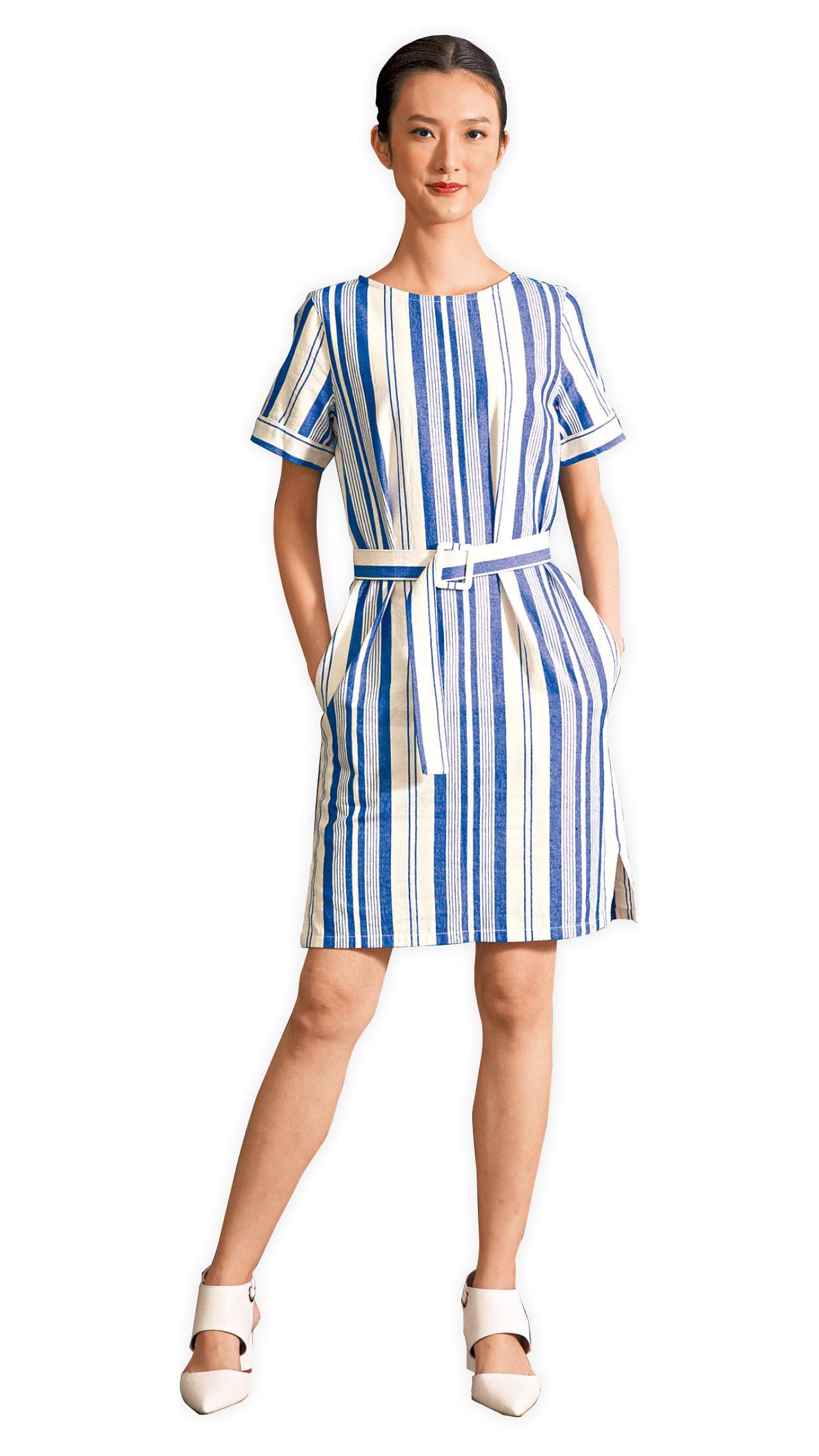 藍白色束腰dress $2,100(C)
白色high heels $2,199(D)