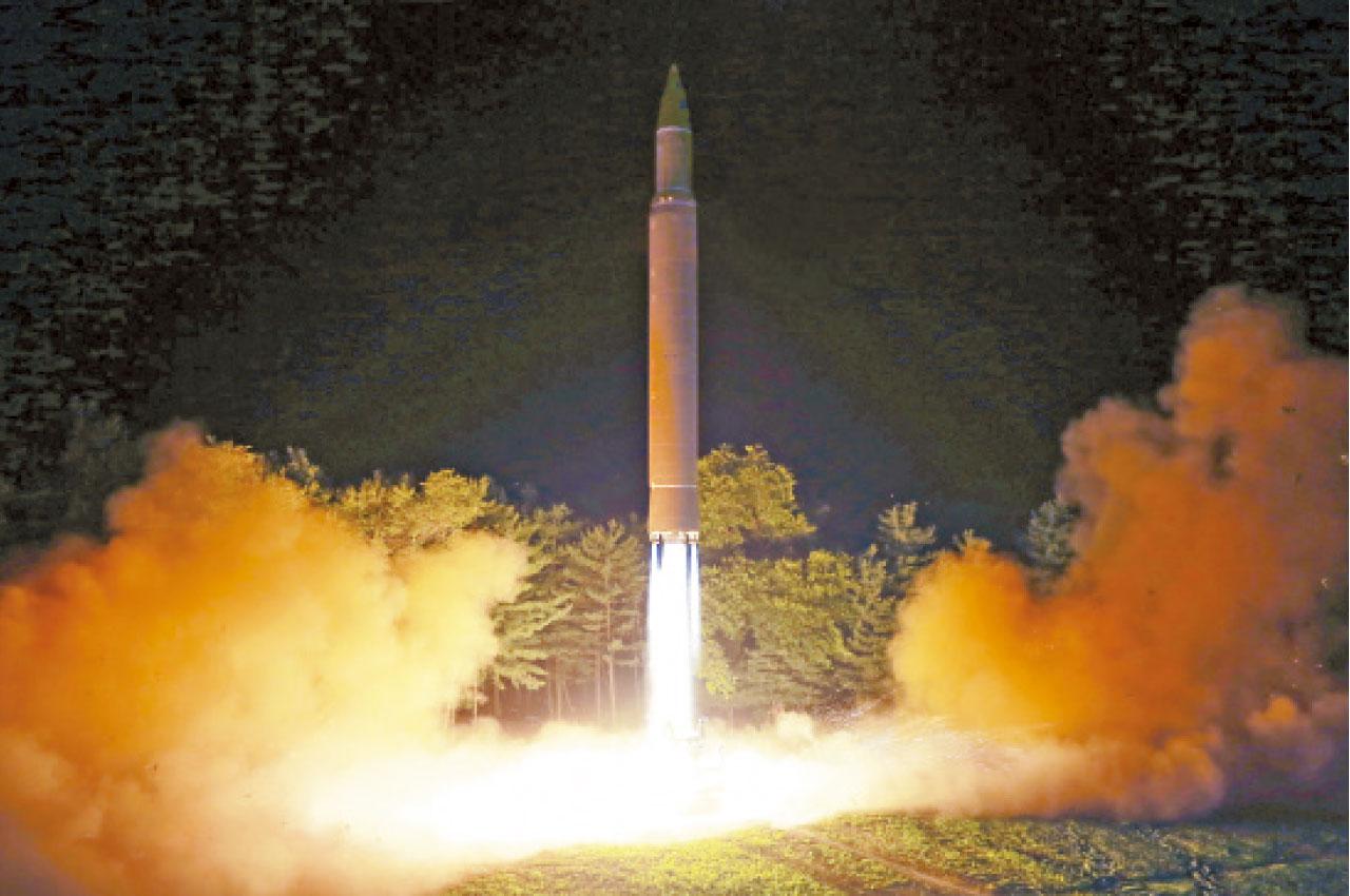 北韓上月兩度試射洲際導彈危及美國本土,美擬經濟制裁中國以懲罰其遏制北韓不力。