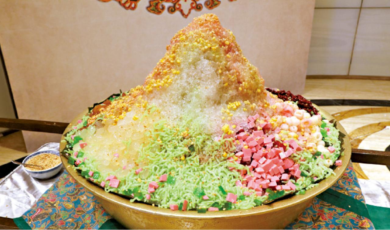 重達60kg的ABC冰,每晚巡迴餐廳供應。