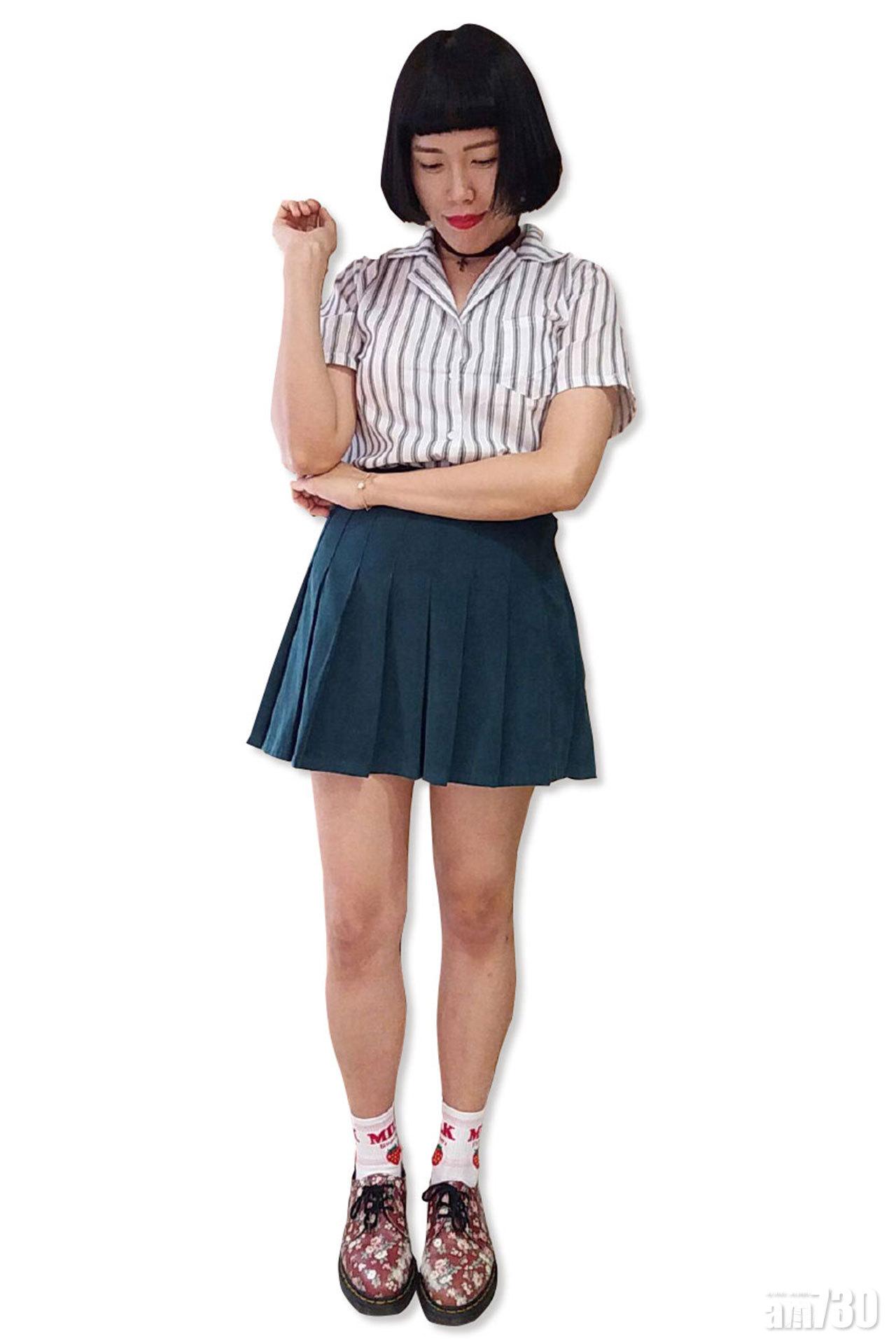 筆者身穿的恤衫(5,000 Won)購於高速地下街,半截裙購於明洞(18,000 Won),短襪購於弘大(1,000 Won)。