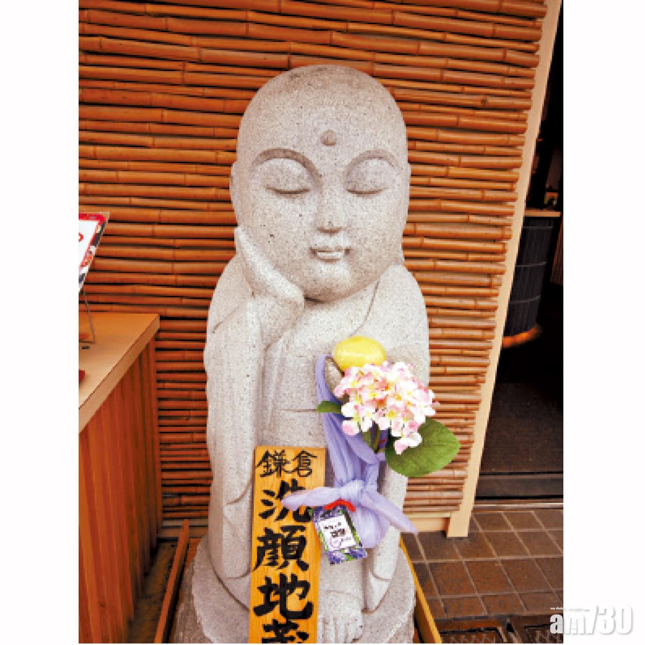 市內商店、Cafe都以佛像作招徠,包括美容用品店。