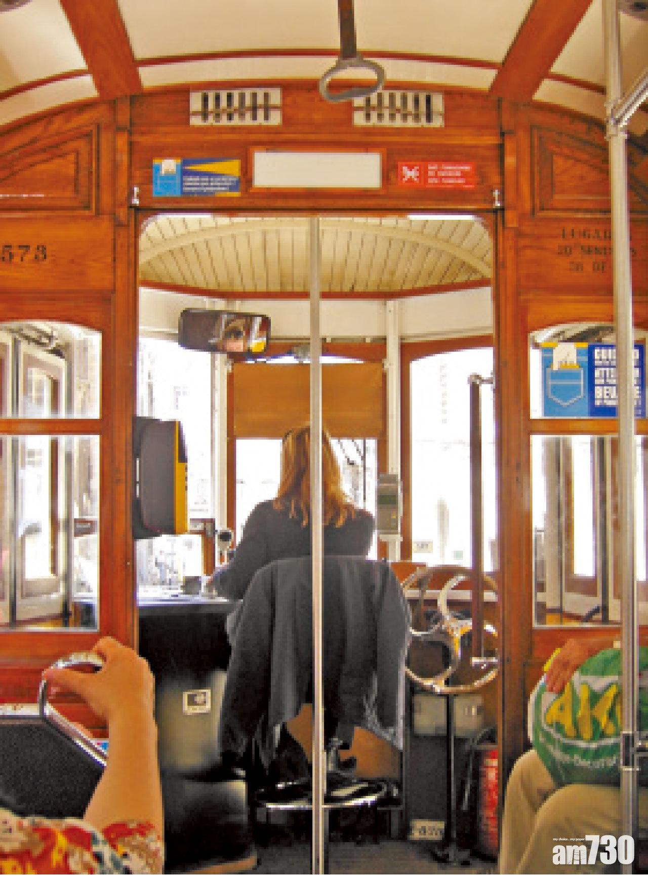 木製車廂,好溫暖呀!(仲要係女司機)