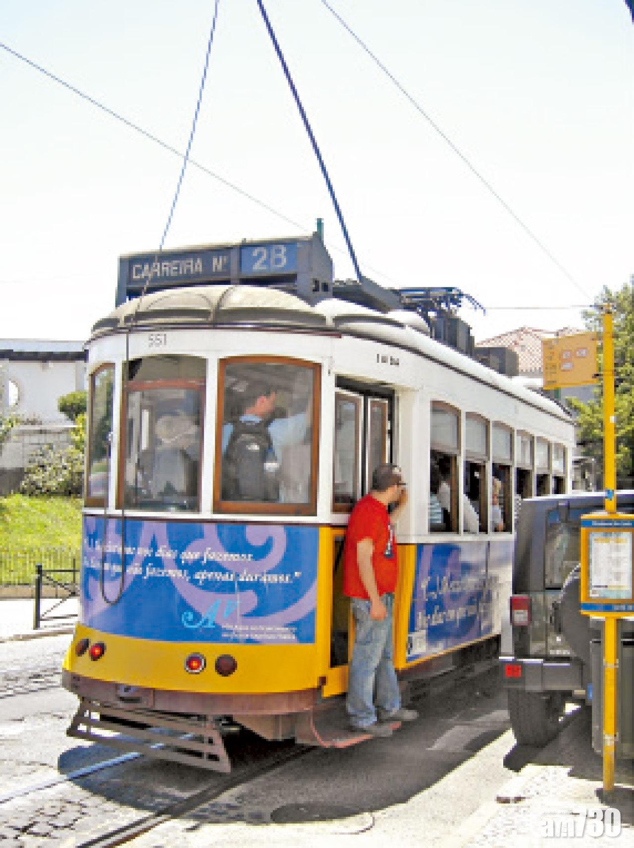 掹車邊搭順風車……
