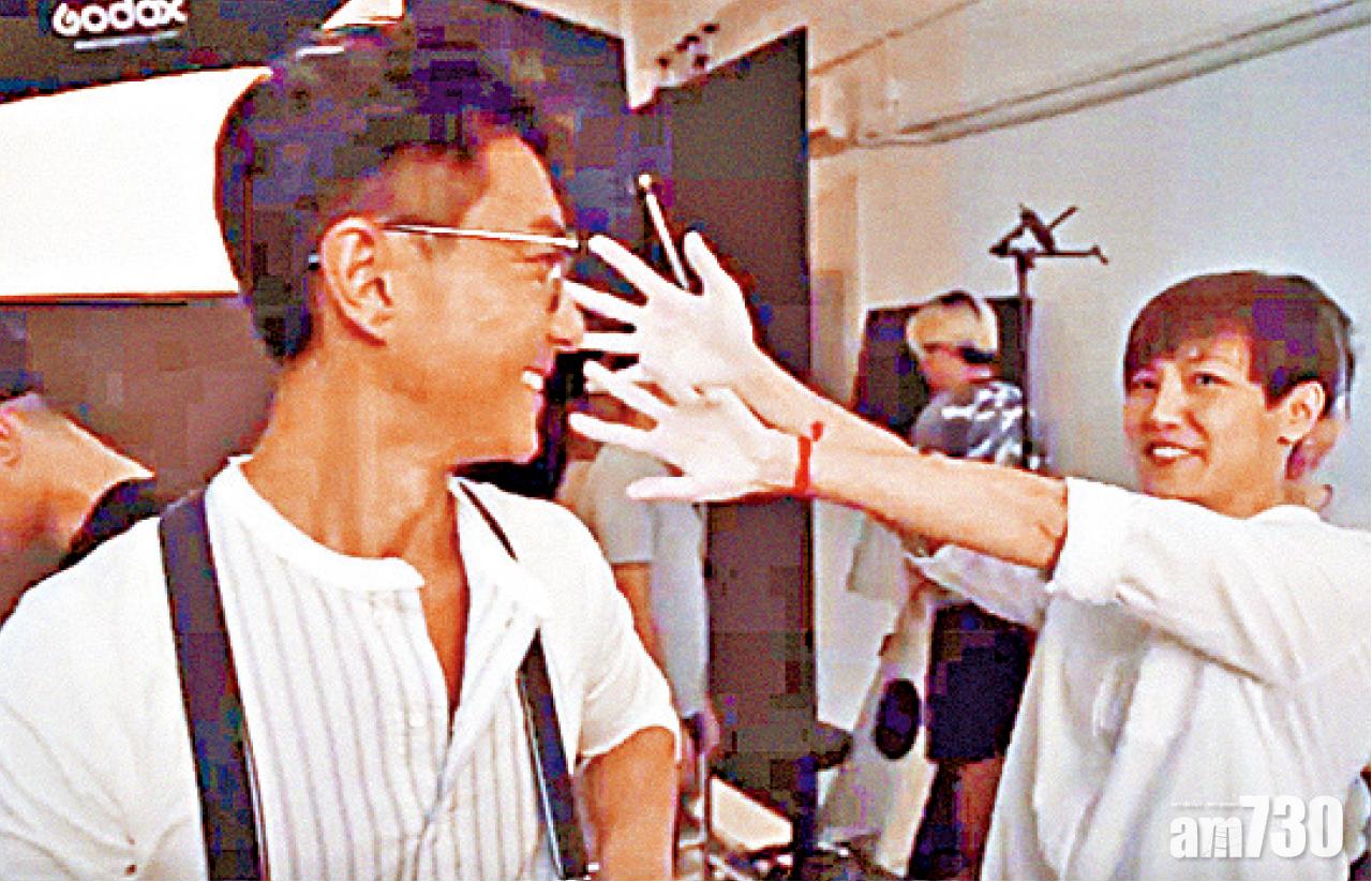 周國賢與何韻詩繼12年前的《梁祝下世傳奇》後再度合作,今次由HOCC擔任演唱會總監製,單是拍宣傳海報的特輯,她已親自灑粉筆碎,非常落力。