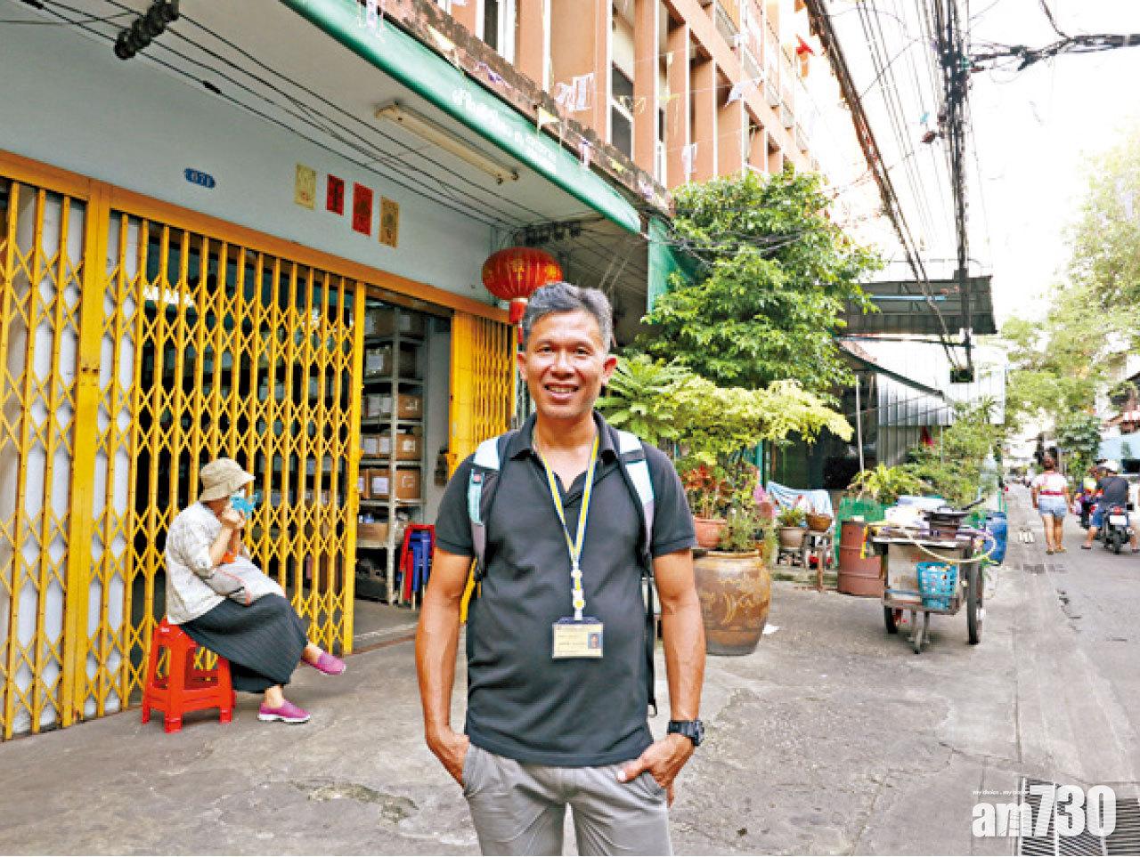 導遊Santiporn帶我穿梭舊城民居。