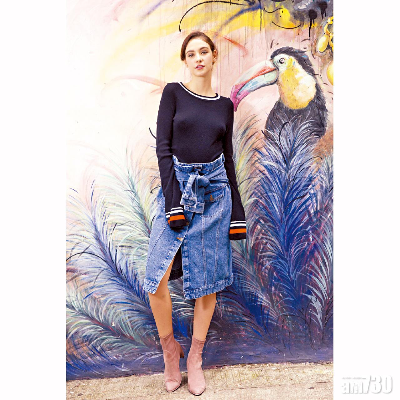 ERIK麂皮粗跟襪靴$1,890,粉色靴子應該是不少甜美女生的首選,搭配裙子,青春可人。