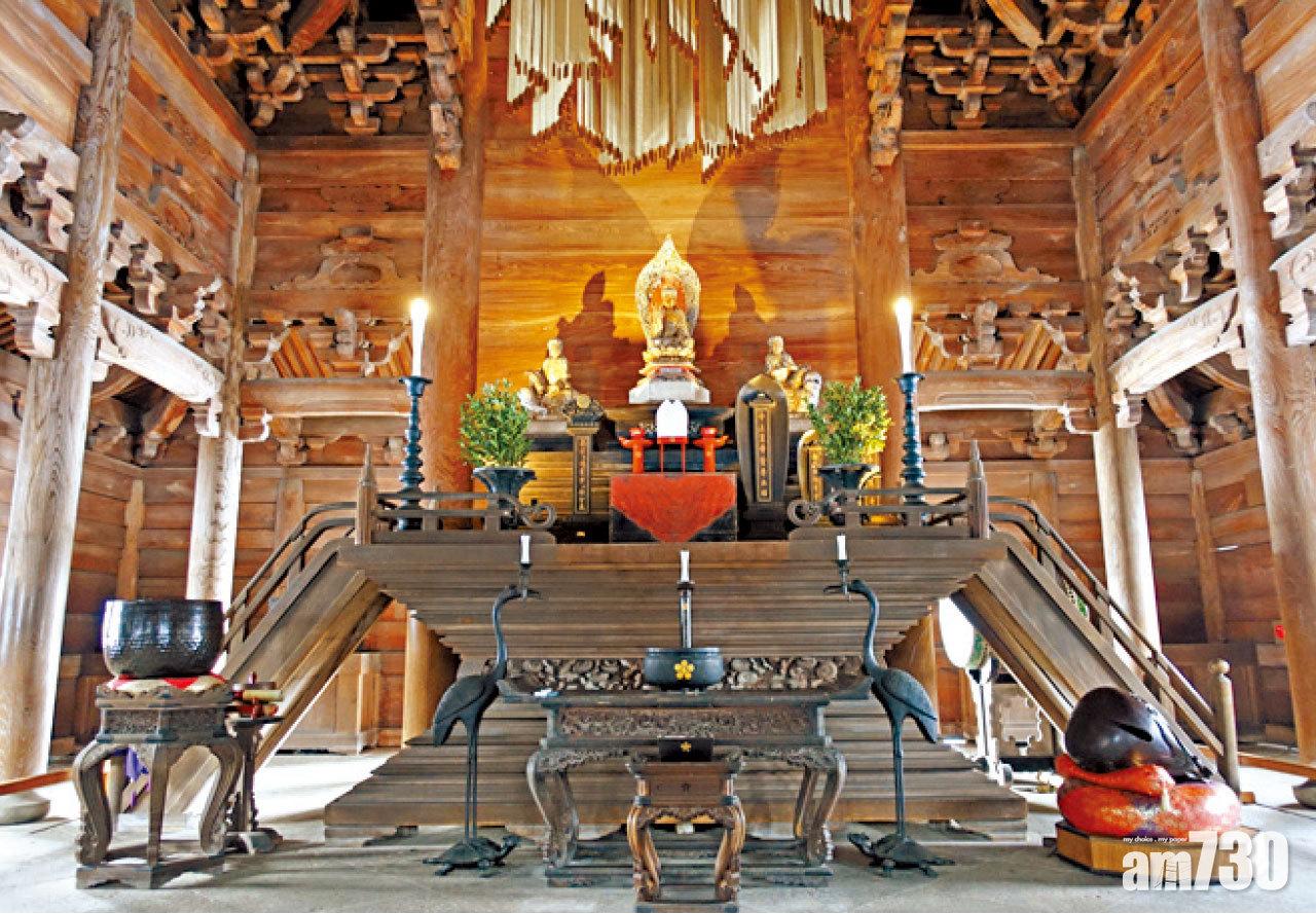 佛殿供奉釋迦、文殊和普賢。