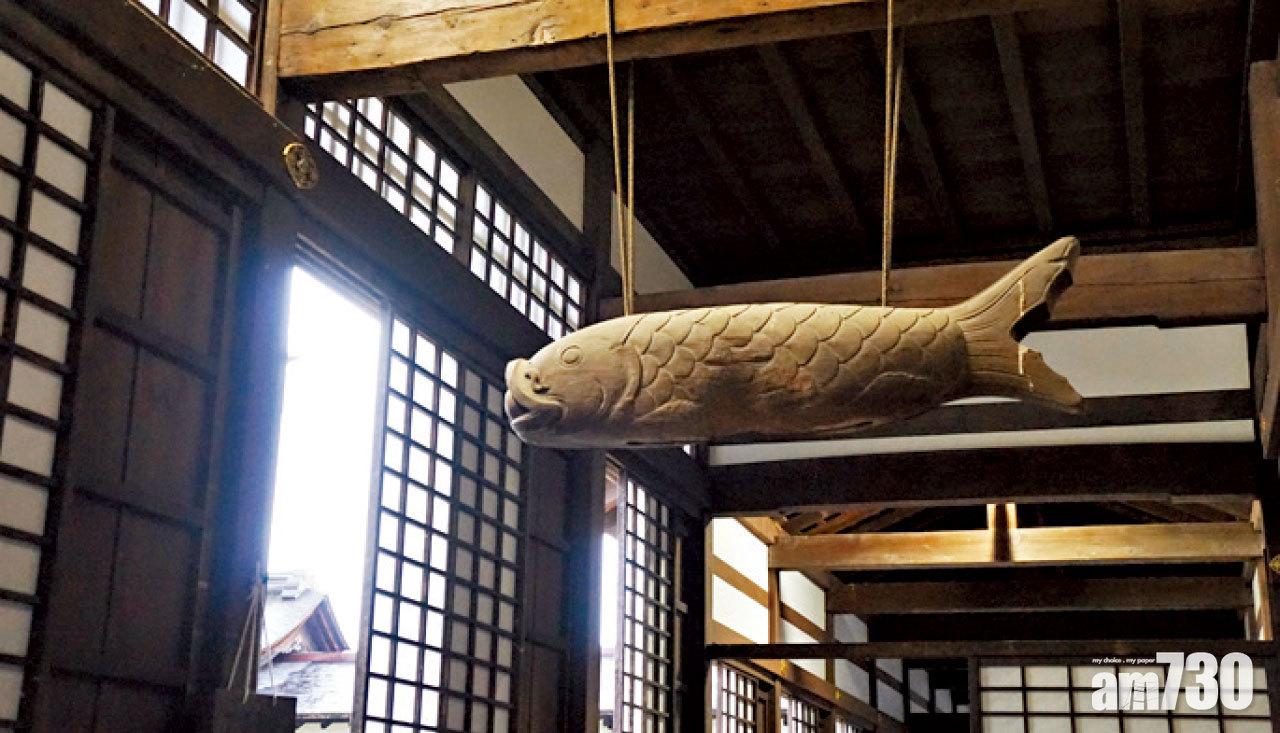 木魚鐘懸掛在迴廊。