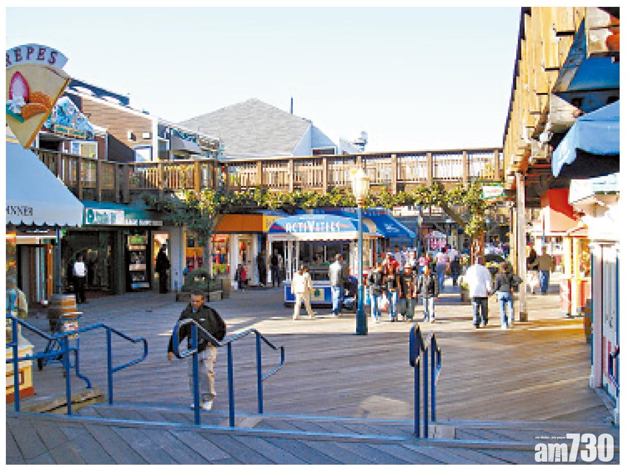 特色海鮮、佳餚美酒、唱歌跳舞,就是漁人碼頭特色。