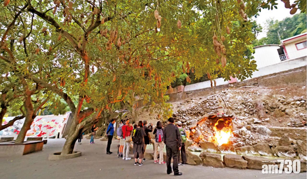 前往關子嶺必經的「水火同源」,乃台南著名的特殊地質。