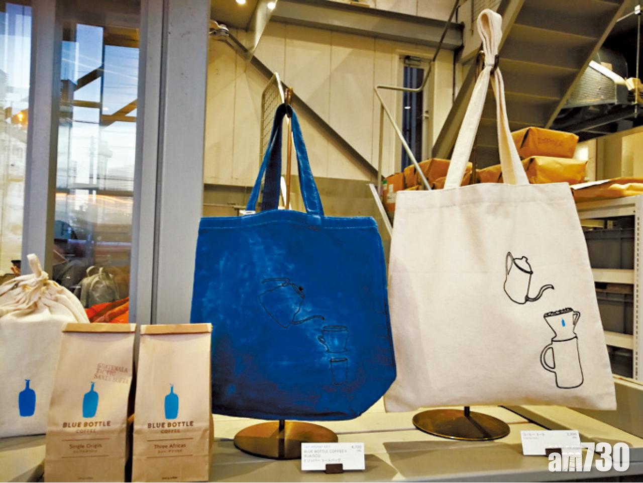 帶得走回家的,有精選的自家炒咖啡豆和精緻購物袋。