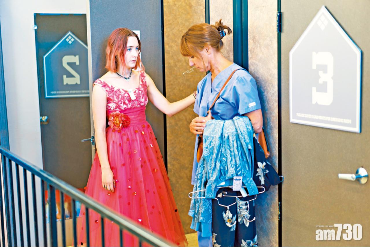 片中刻劃的母女情令人動容,由東尼獎及艾美獎得主勞麗麥卡夫飾演姬絲汀母親Marion。