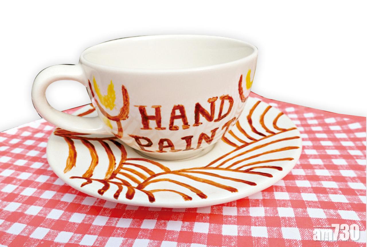 ▲顏料是免入瓷爐的,彩繪後的咖啡杯,自然風乾2至3日即可。