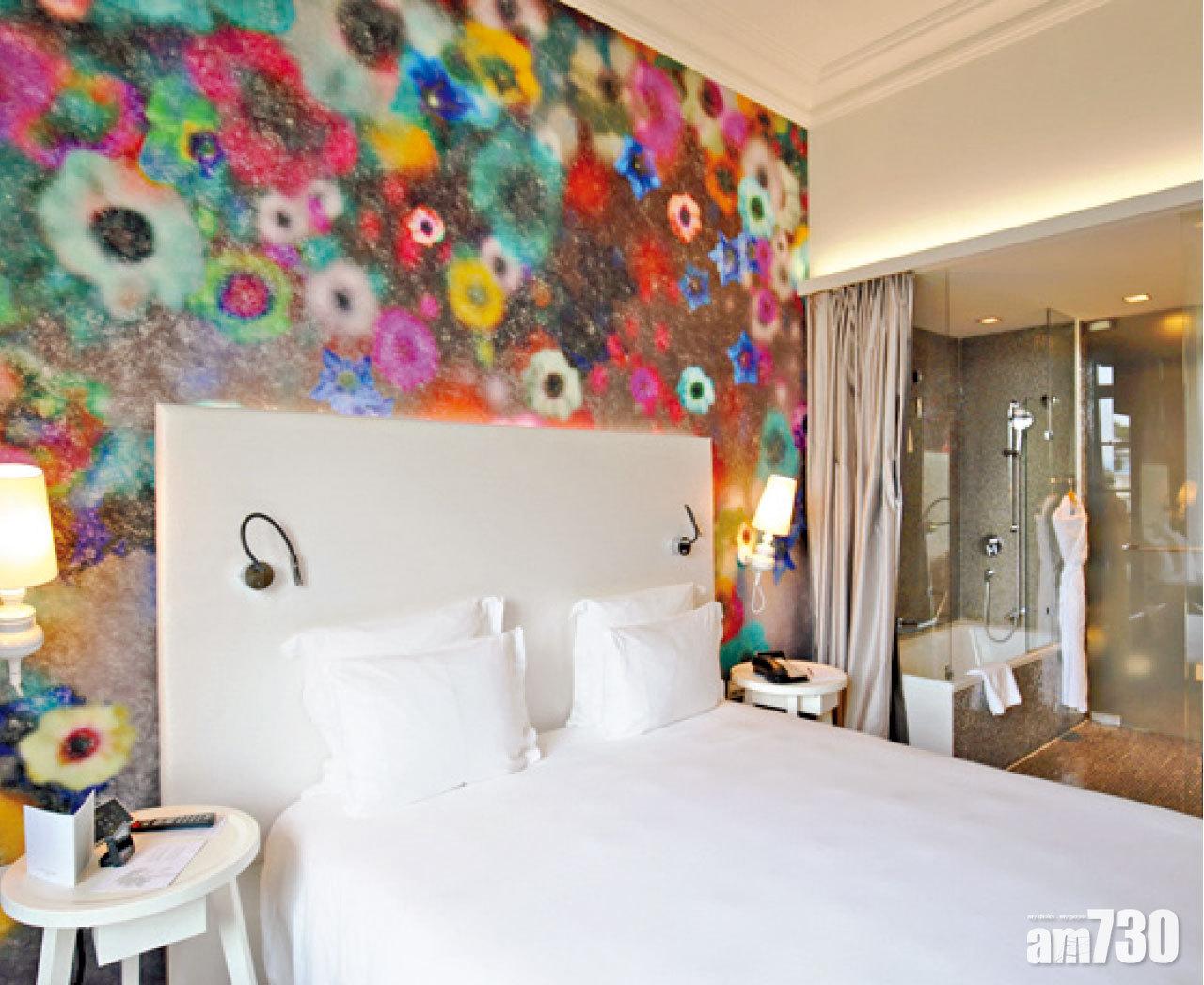 Lifestyle套房選用繽紛花卉圖案,大膽創新。