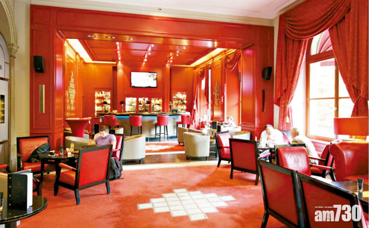 The Mirror Bar最受商務人士歡迎。