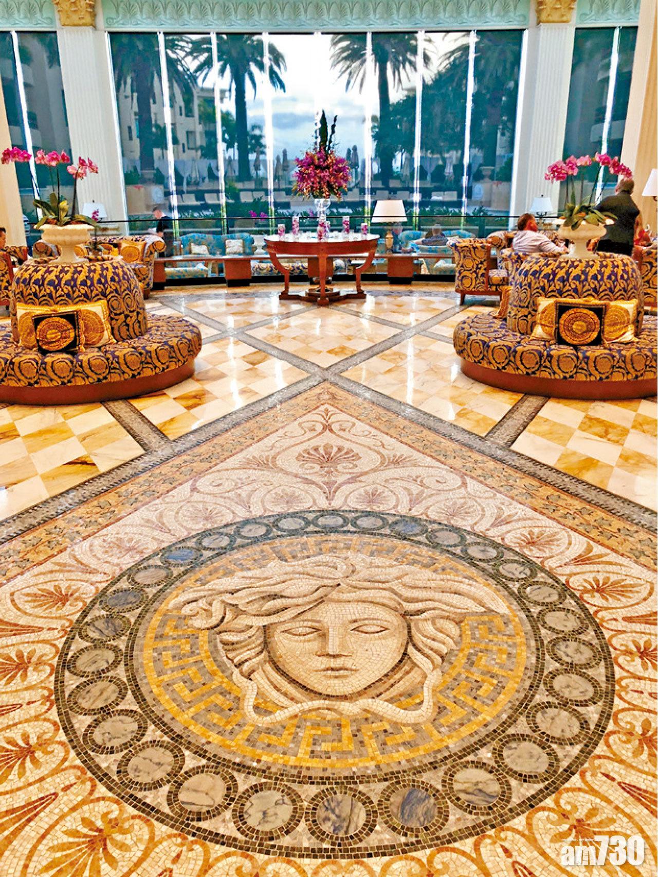 一看地板的圖案設計,就知道是Versace酒店。