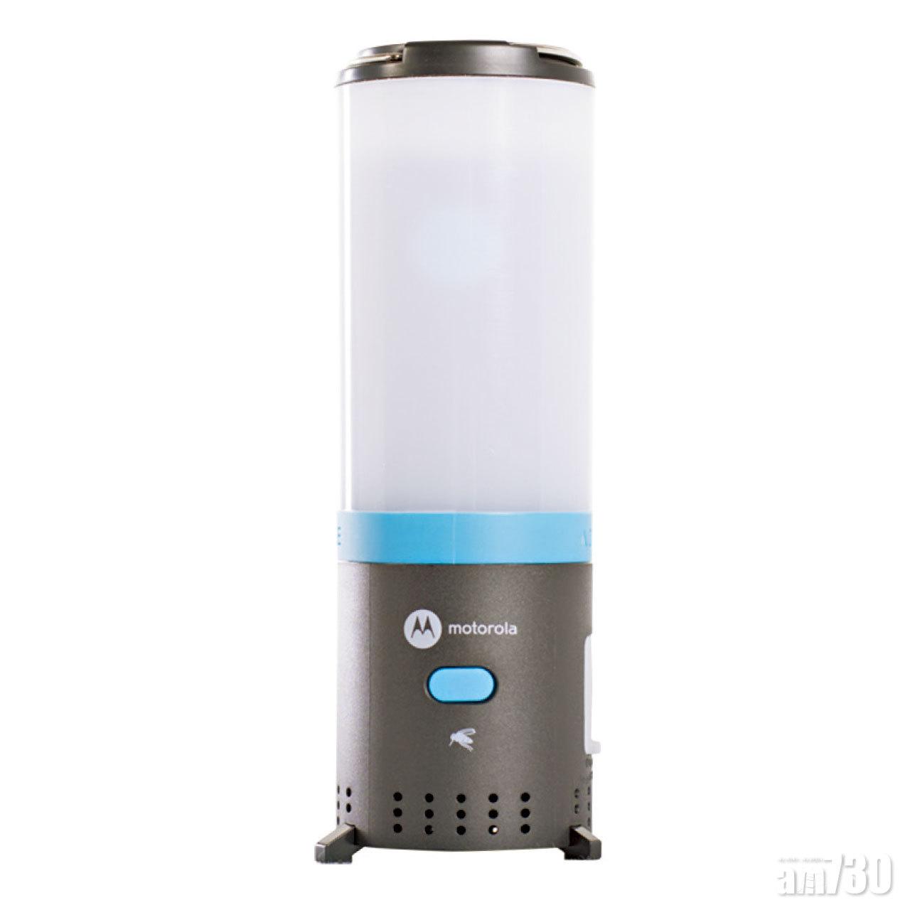 多功能照明燈配有防蚊驅蚊器,可隨意變作燈籠或電筒,備多項功能如藍牙音箱、警報器、溫度計、夜光指南針和充電器。($399,Motorola from Go Wild)