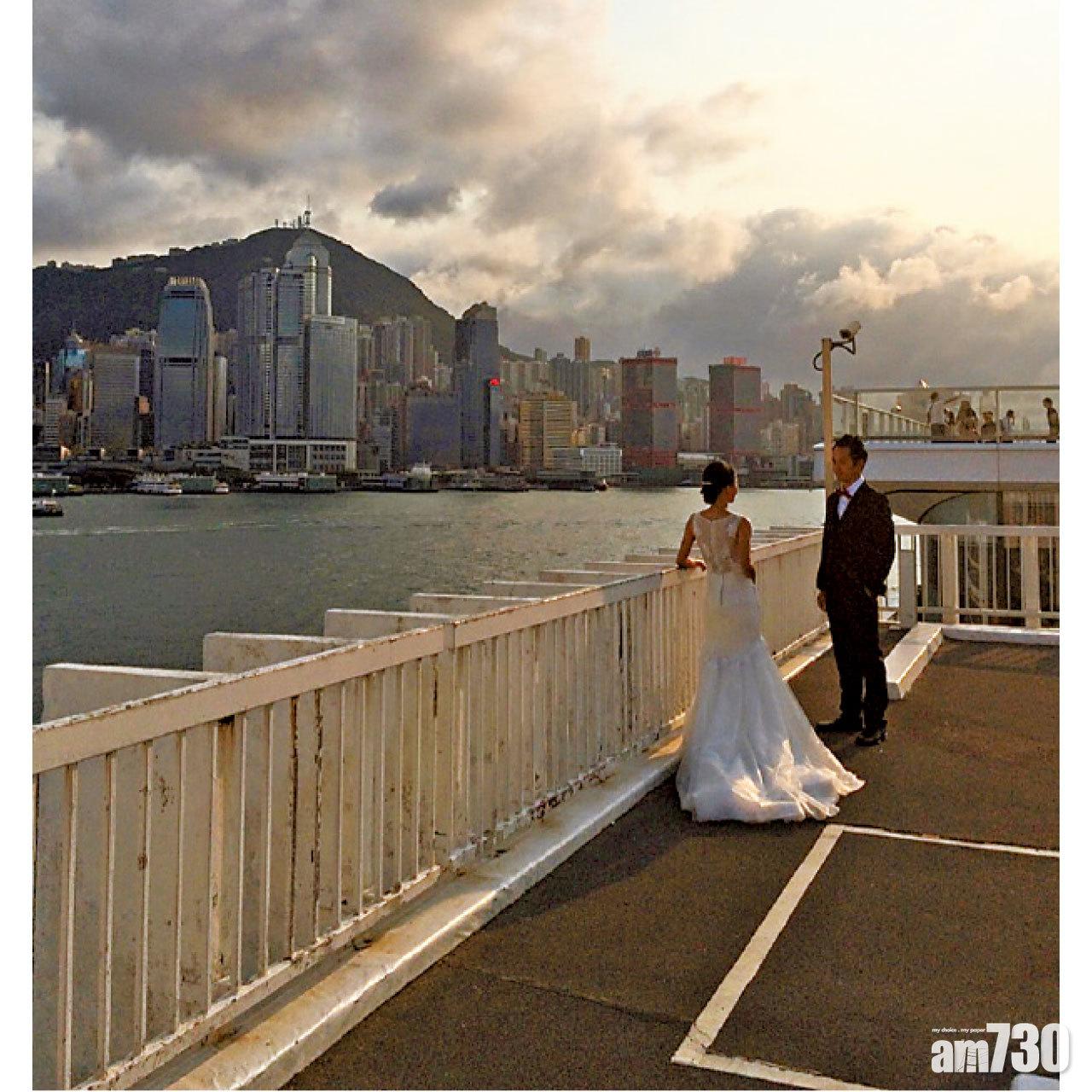商場內停車場設有1,200個車位,飽覽維港景色,更是攝影的最佳地點。