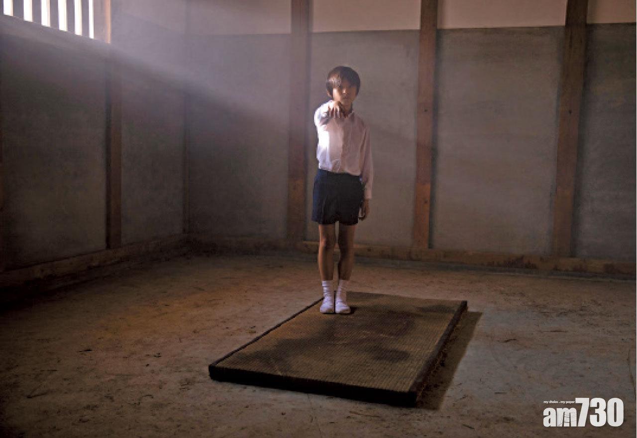 在日本篇《Tatami 》裡,家族的塌塌米吸收了日積月累的執念怨氣,化成孩童靈魂。