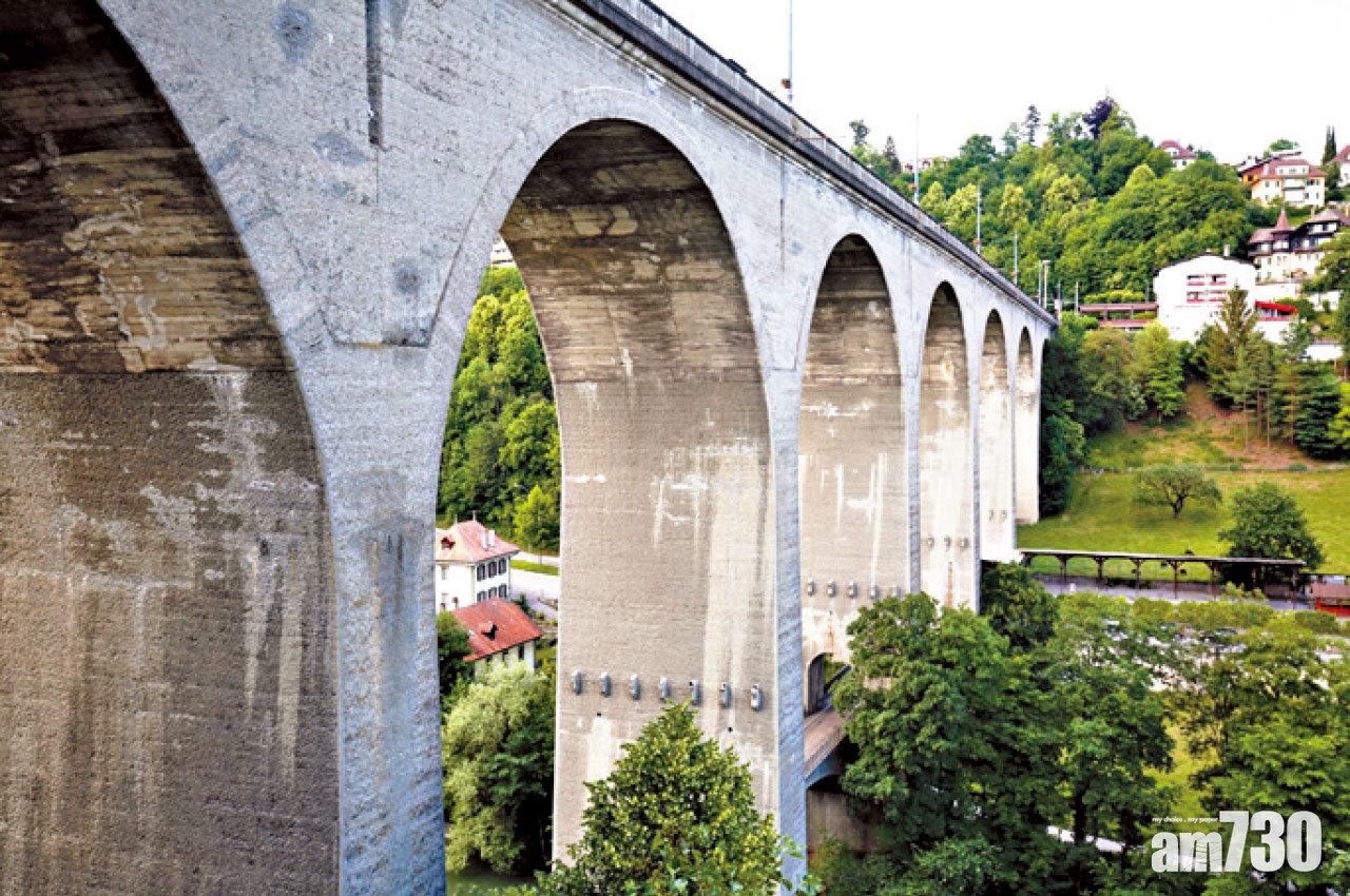 Pont de Zähringen是城中最重要的橋樑。