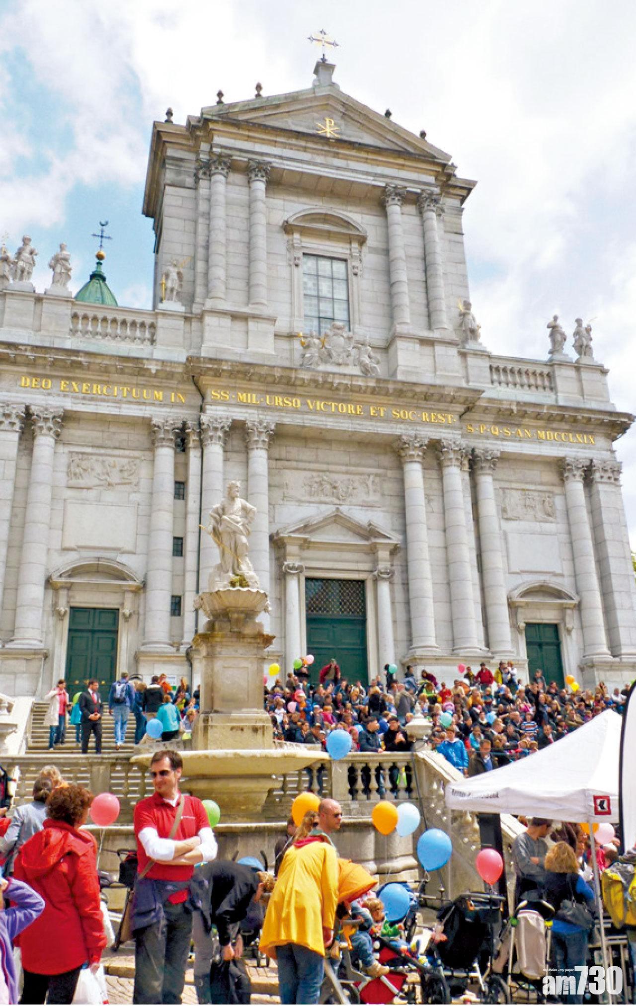 教堂外的空地經常用來做地區活動。