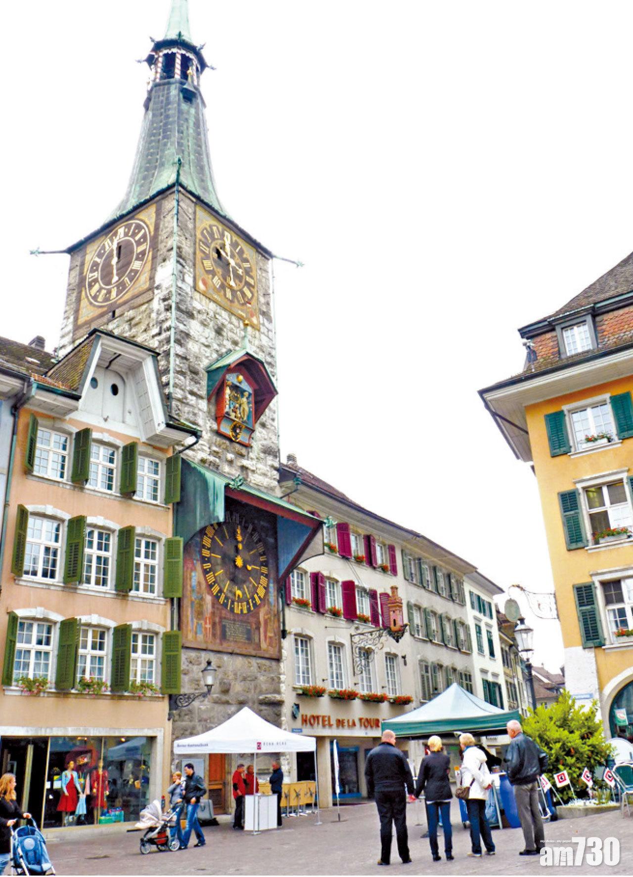 鐘樓是最舊的建築物。