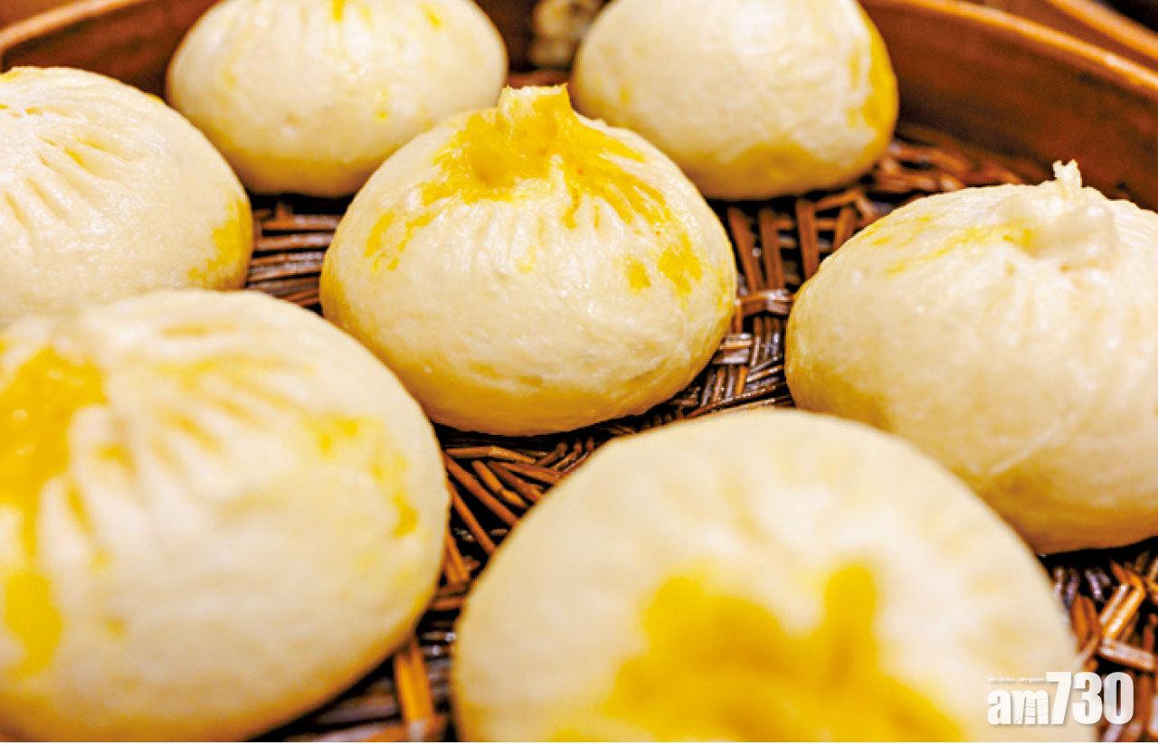 蟹黃多到流出包面,啖啖濃郁蟹黃味,回味無窮。