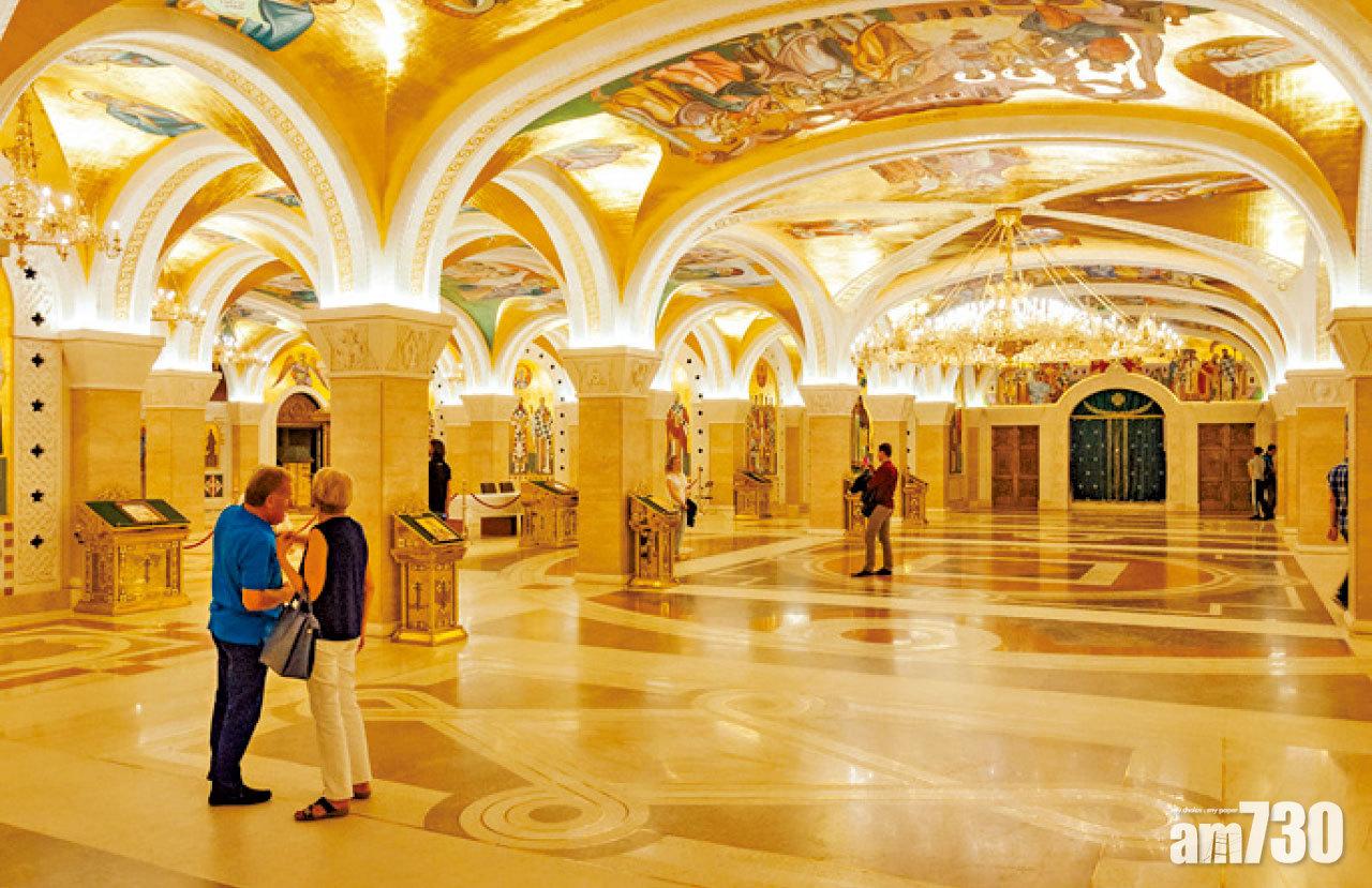 金碧輝煌的地下室。