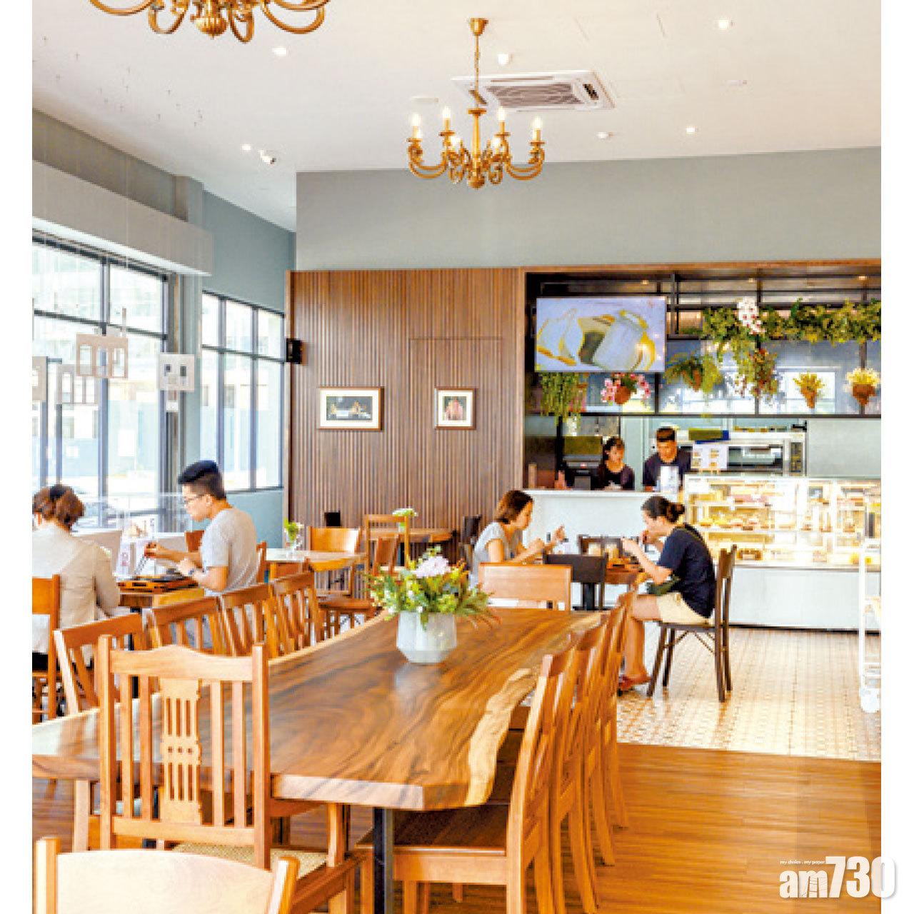 姜育恆還在私房菜樓下開設咖啡店吸引年輕顧客。