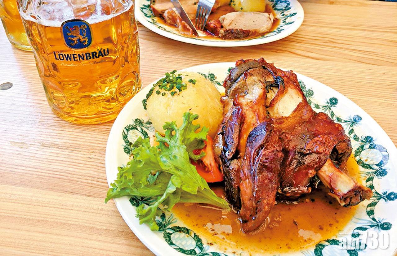 等待轉機期間,不妨品嘗德國啤酒美食。