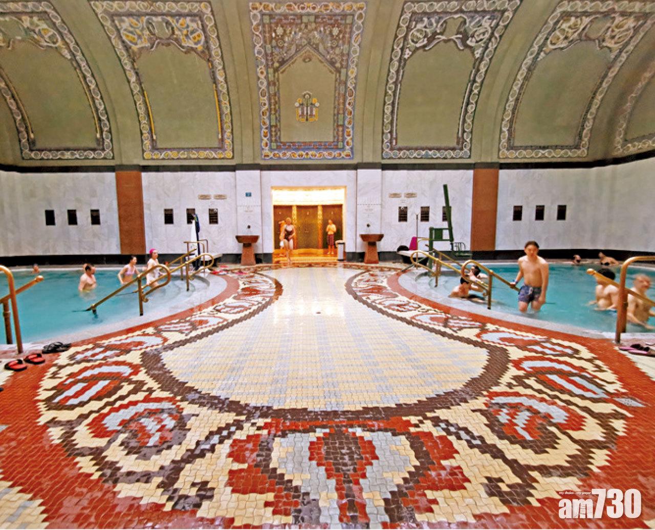 大幅馬賽克拼圖。