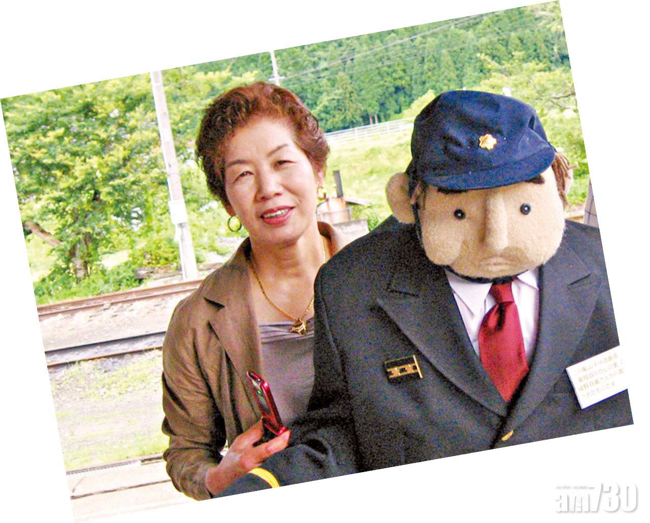 稻草人之母綾野奶奶,已年近70歲。