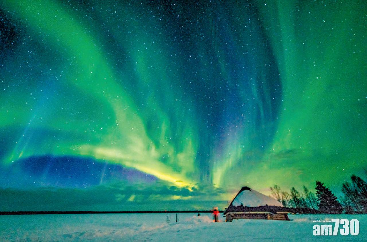 這不是雪地而是結了冰的大湖,極光團會帶大家到光害極少的地方看極光。