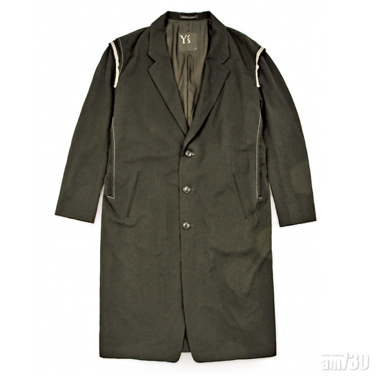 黑色呢絨肩膀骨外露long coat $9,599(B)
