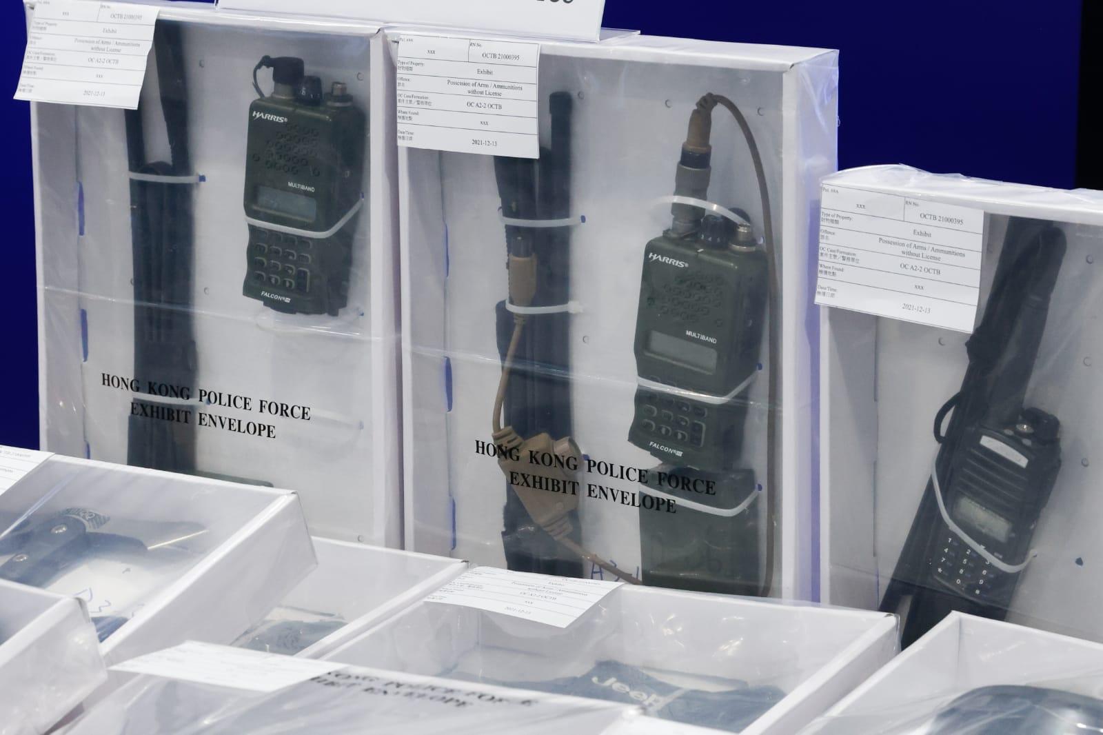 警方檢獲無線電。(蘇文傑攝)