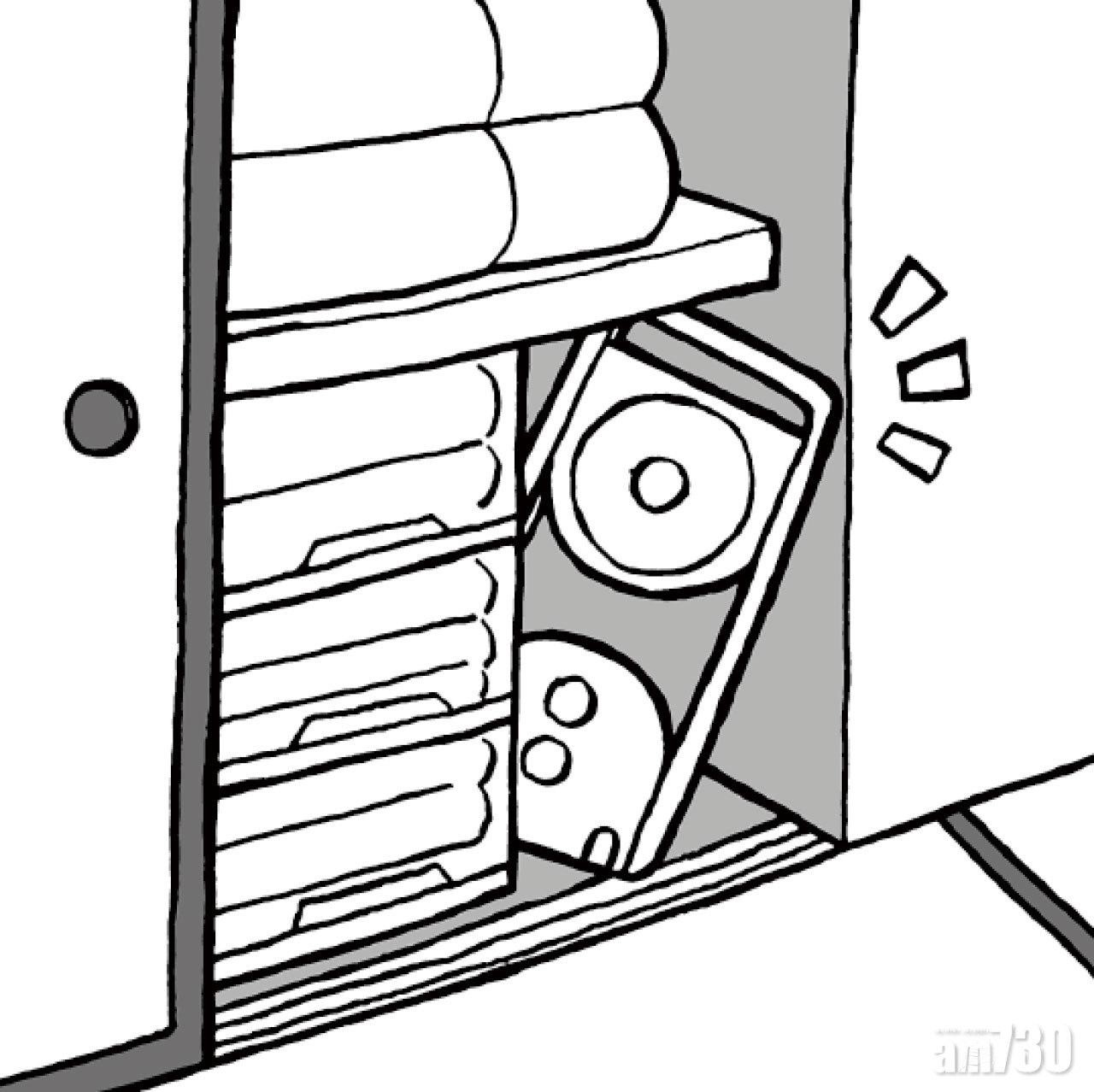 摺疊後可靈活置於家居的隙縫如衣櫃側或床底等，做到完美收納。