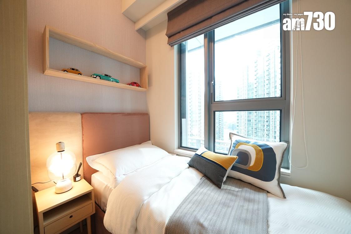 現樓示位｜MONACO MARINE連傢俬兩房戶 彈性玻璃趟門分隔廚房與大廳(多圖)