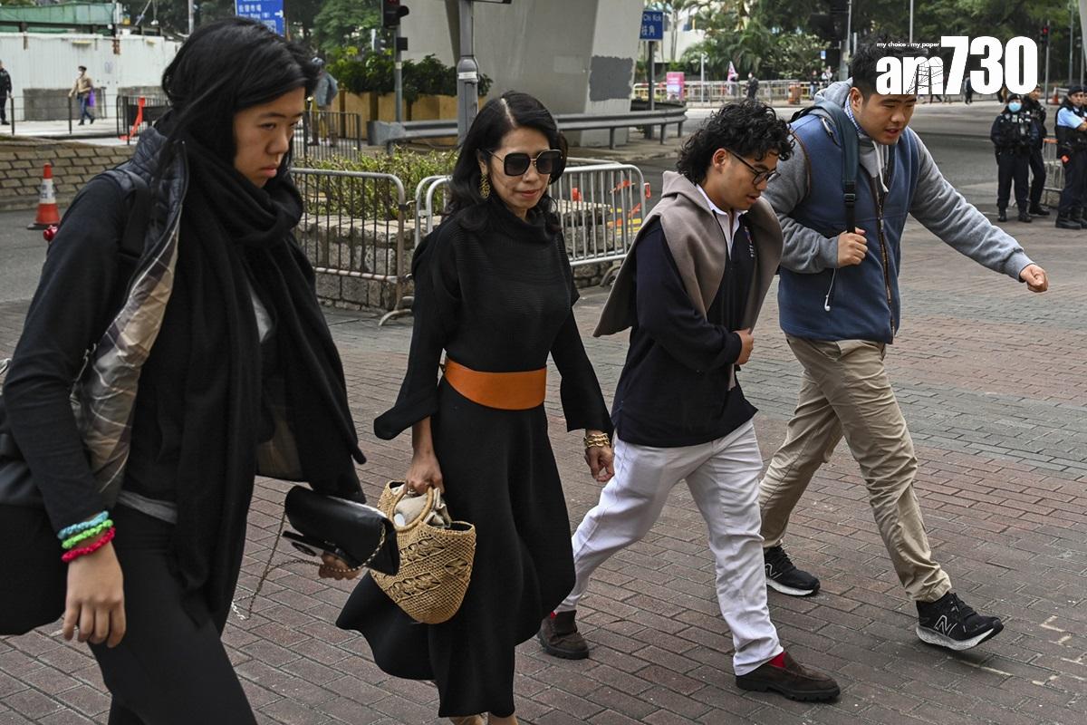 黎智英涉嫌違反《港區國安法》的案件今日第四日審訊,黎智英的子女到庭旁聽。(美聯社)