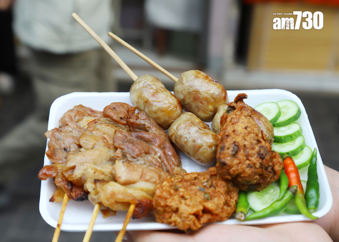 泰式串燒是泰國小店的婆婆秘製的,平日下午三時已售完。$45一包攝:羅錦鴻