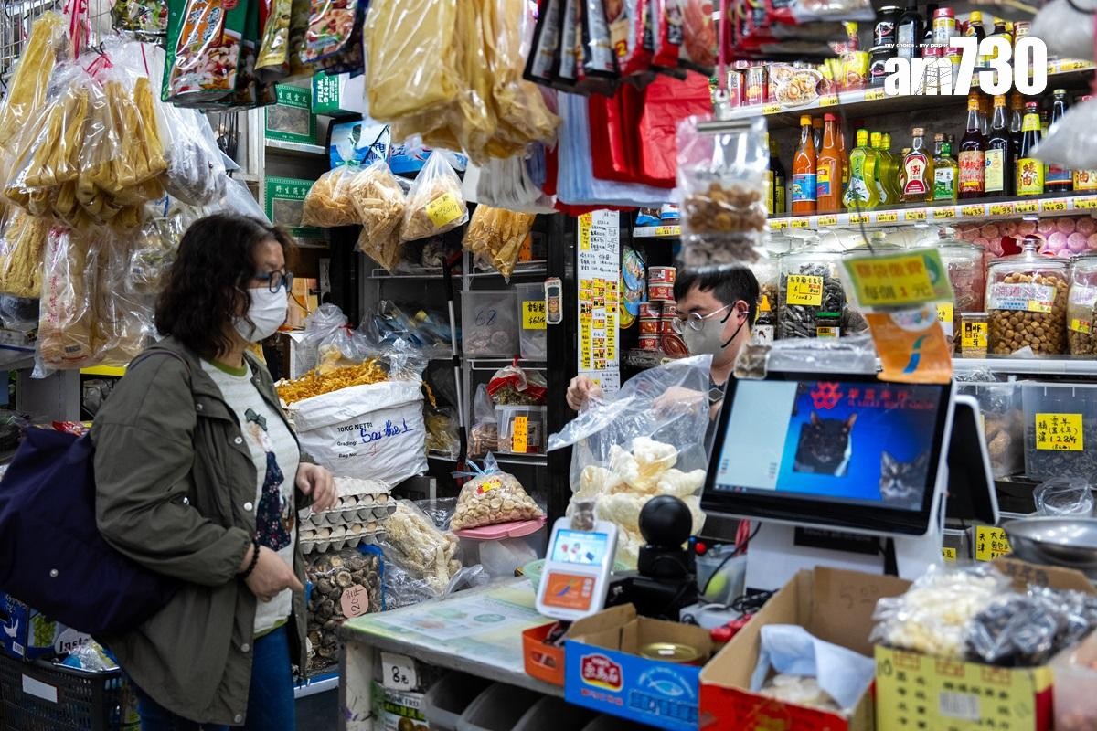 吳漢彬表示，華富邨街市現變得十分冷清、商戶生意急挫。(林靄怡攝)