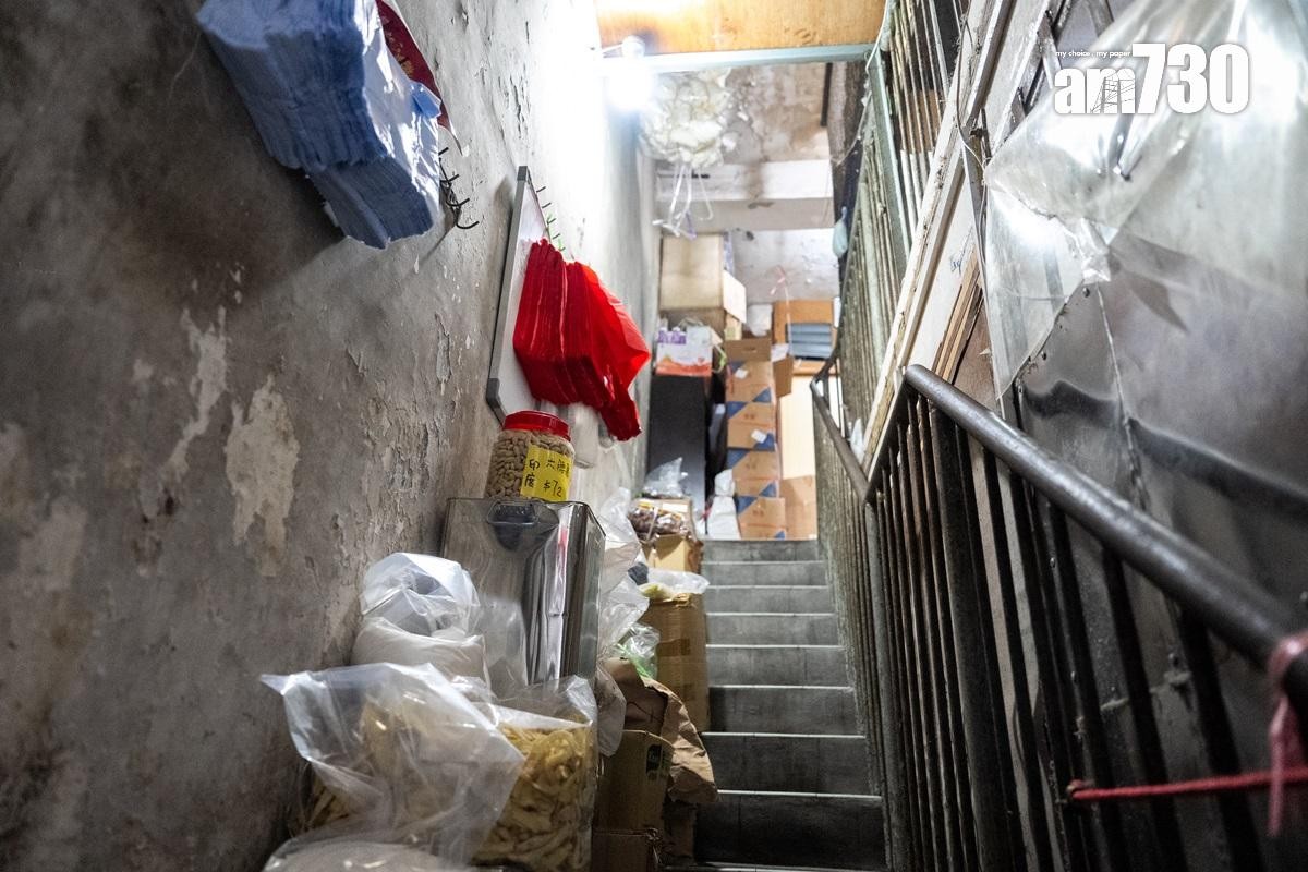 Dee哥經營的華富米行雜貨，店舖還有閣樓部分。(林靄怡攝)