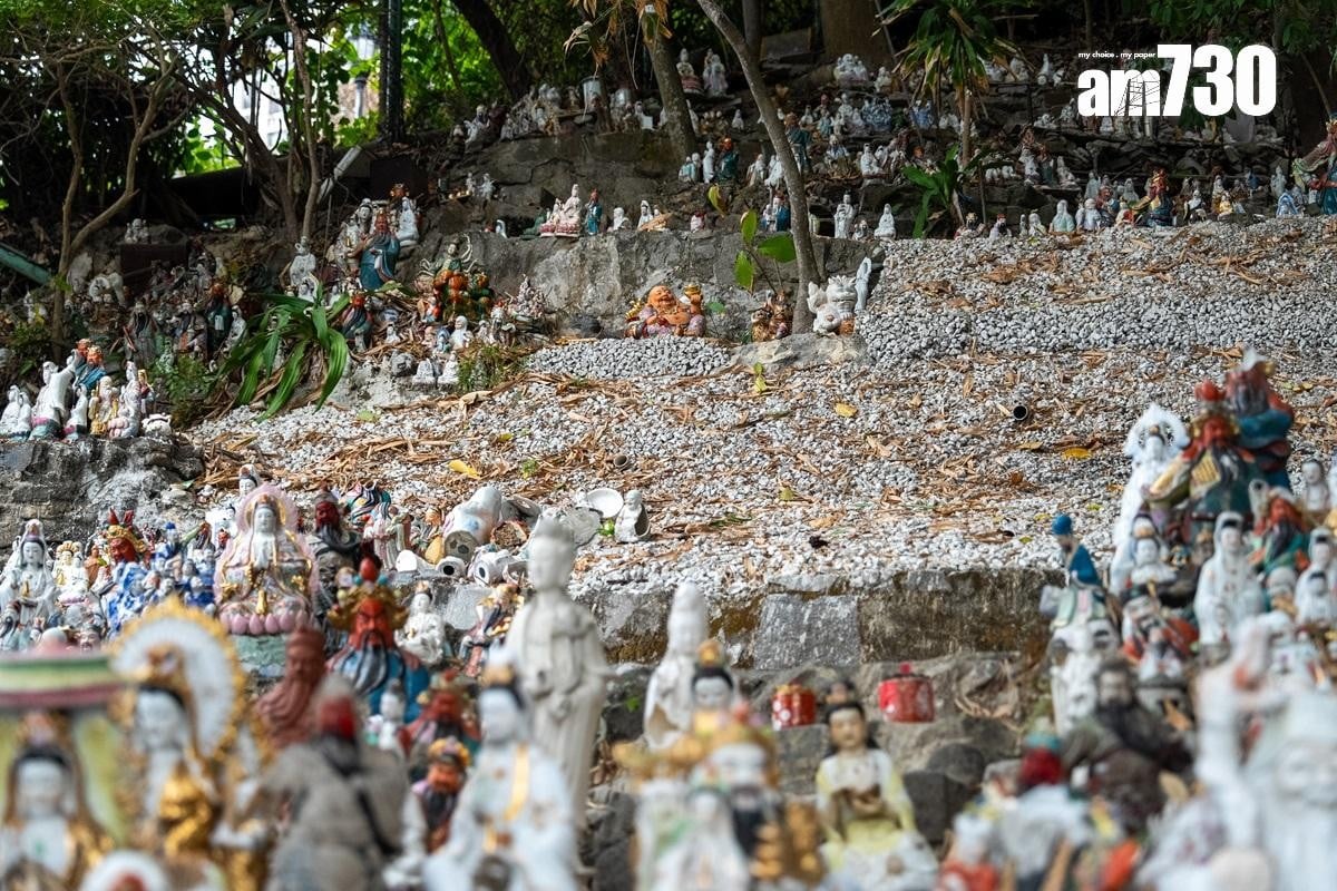 華富邨下的泳棚旁，有一個由居民自設的「神象山」，居民更自發建廟，但現時這些社區營造已成違規做法。(林靄怡攝)