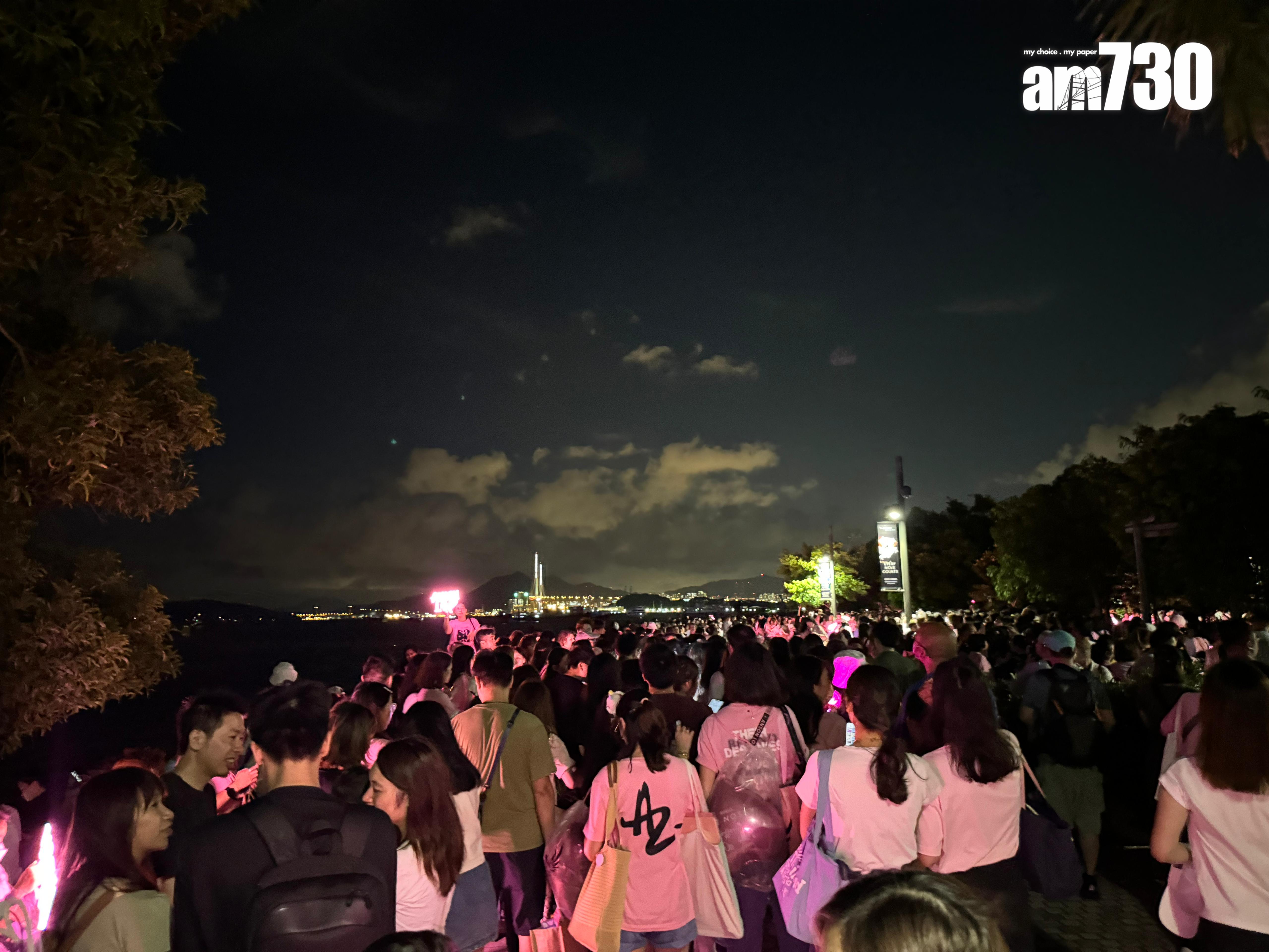 西九文化區上空上演《Anson Lo & Sontos – SoaR 無人機匯演》